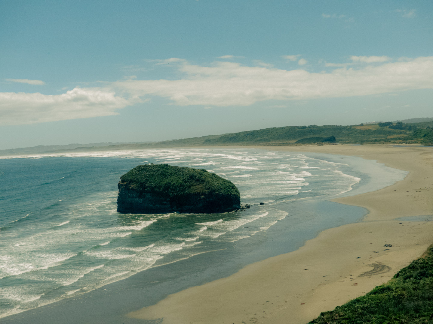 Reflejos suaves que duplican el paisaje y refuerzan la calma del momento.